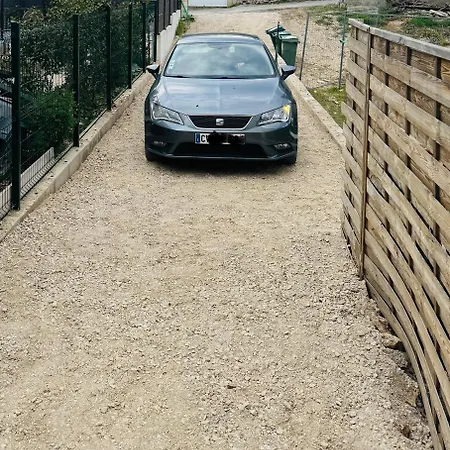 Au Petit Paradis ニーム